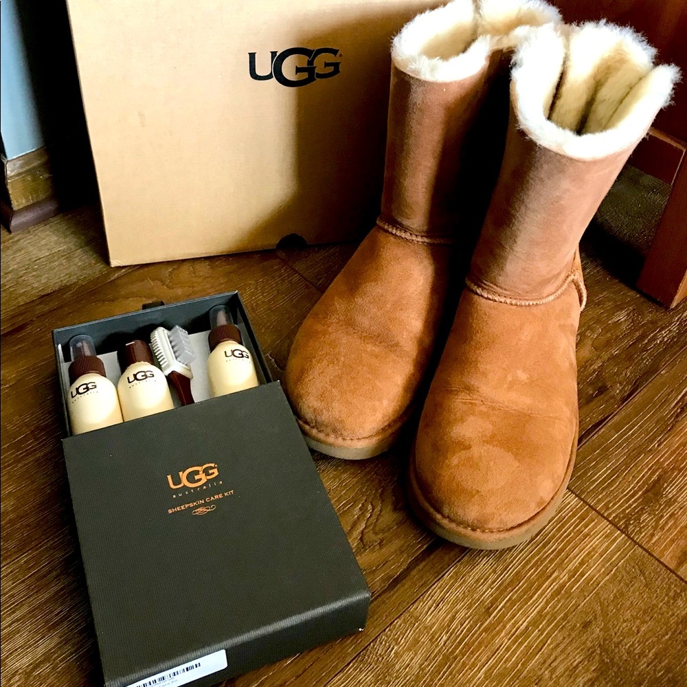UGG Bailey Bow II size 12 women’s and UGG care kit